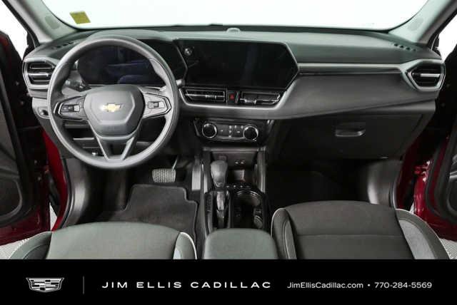 Used 2025 Chevrolet TrailBlazer LT AWD/4WD image 16