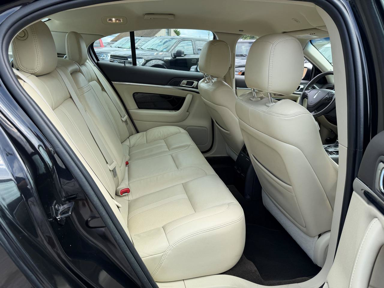 Used 2015 Lincoln MKS w/ Equipment Group 101A FWD image 18