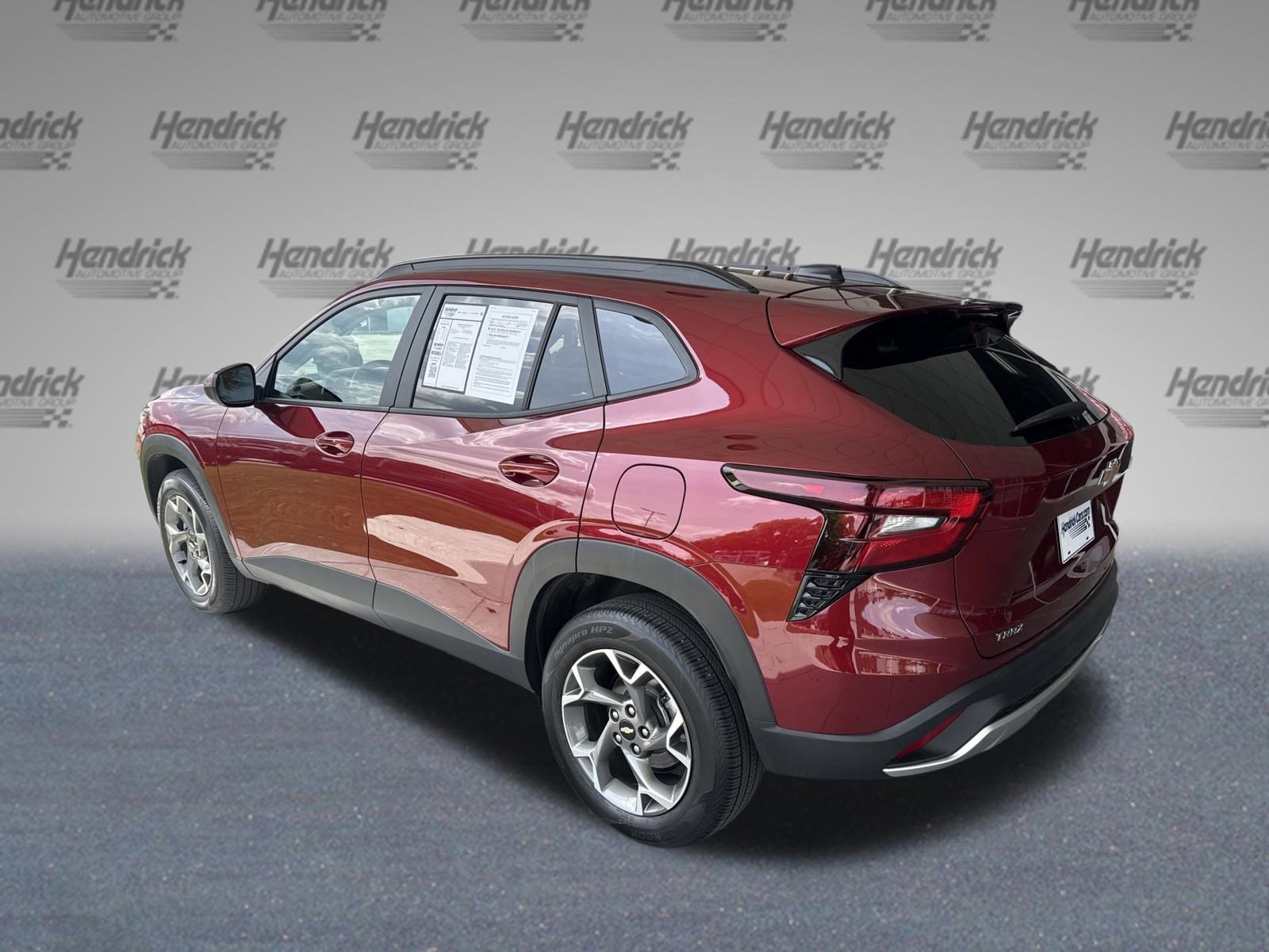 Used 2025 Chevrolet Trax LT w/ LT Convenience Package FWD image 7