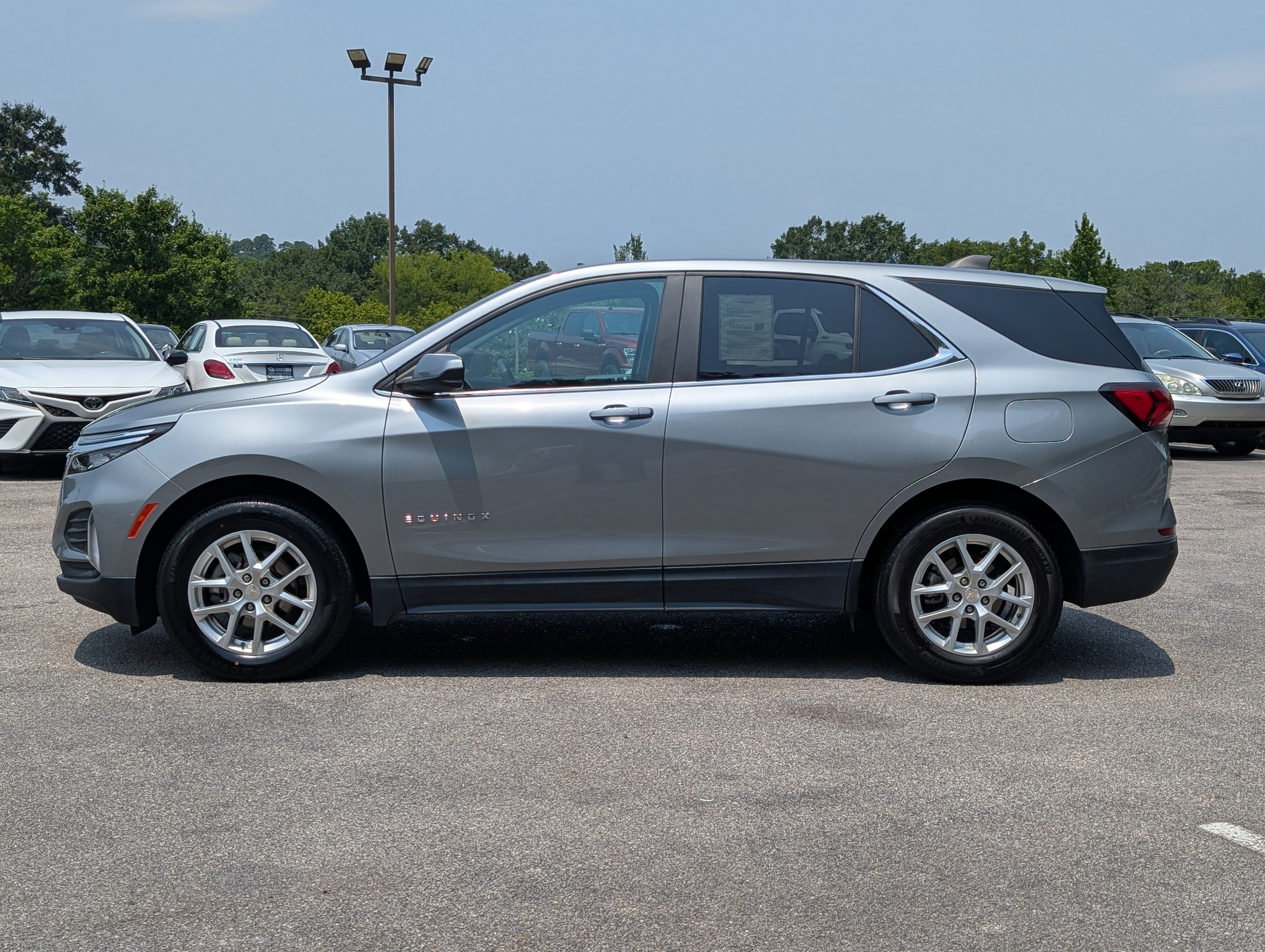 Used 2023 Chevrolet Equinox LT w/ Driver Convenience Package FWD image 6