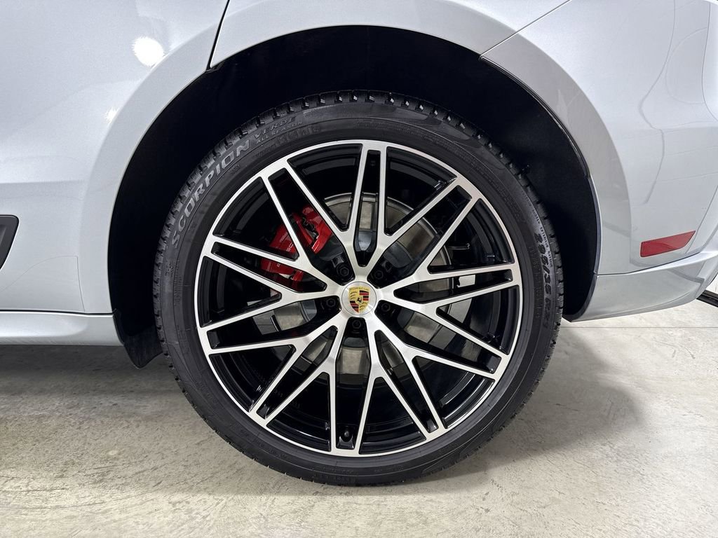 Certified 2026 Porsche Macan GTS AWD/4WD image 14