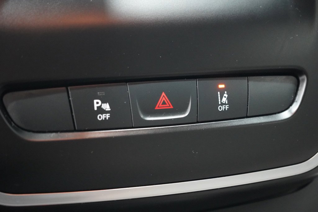 Used 2020 Jeep Cherokee Latitude Lux w/ Comfort/Convenience Group FWD image 27