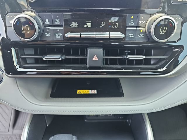 Used 2023 Toyota Highlander XLE FWD image 29