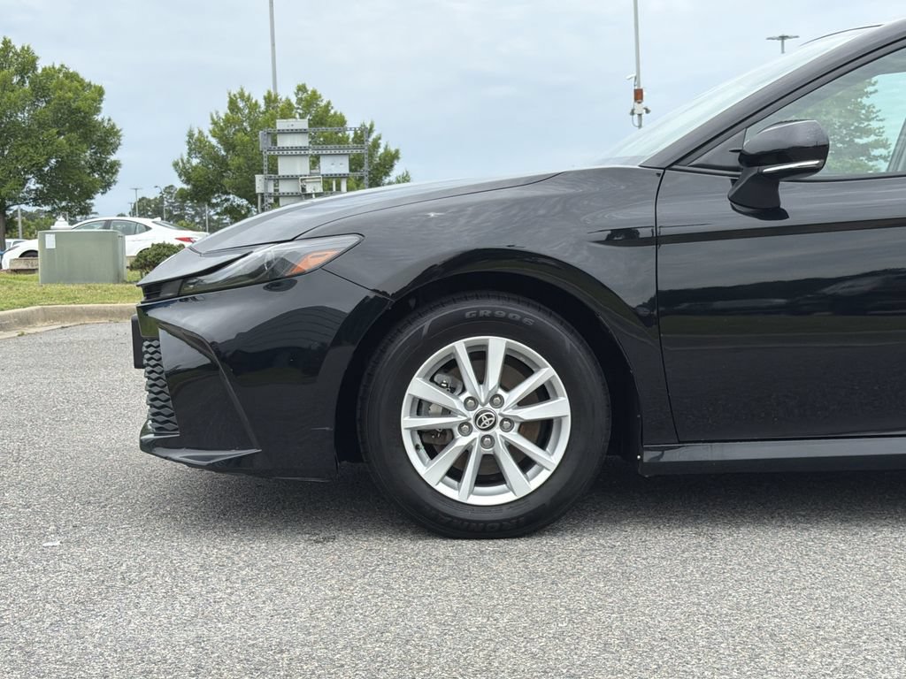 Used 2025 Toyota Camry LE FWD image 9