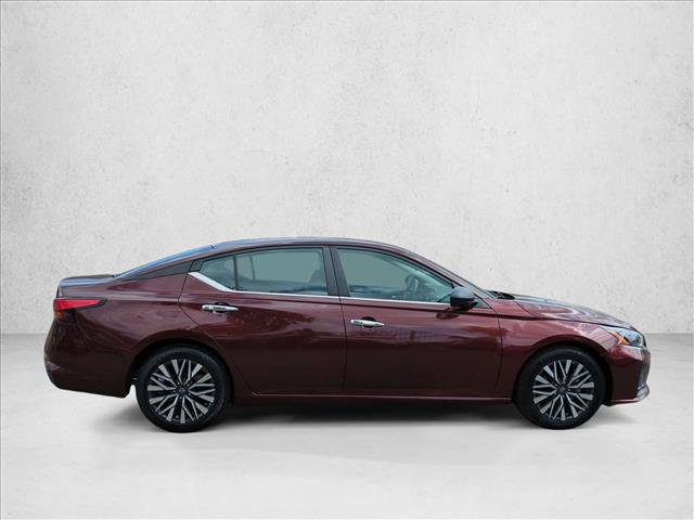 Used 2024 Nissan Altima 2.5 SV FWD image 4