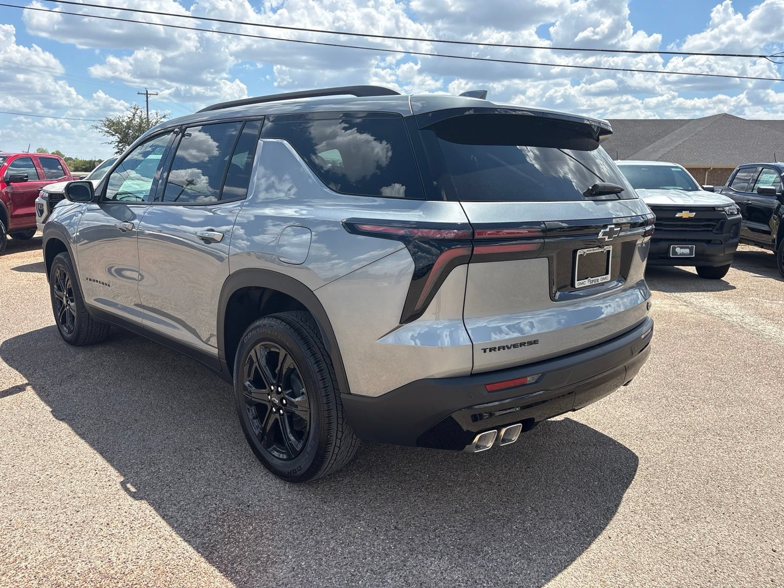 New 2027 Chevrolet Traverse LT w/ Midnight/Sport Edition FWD image 4