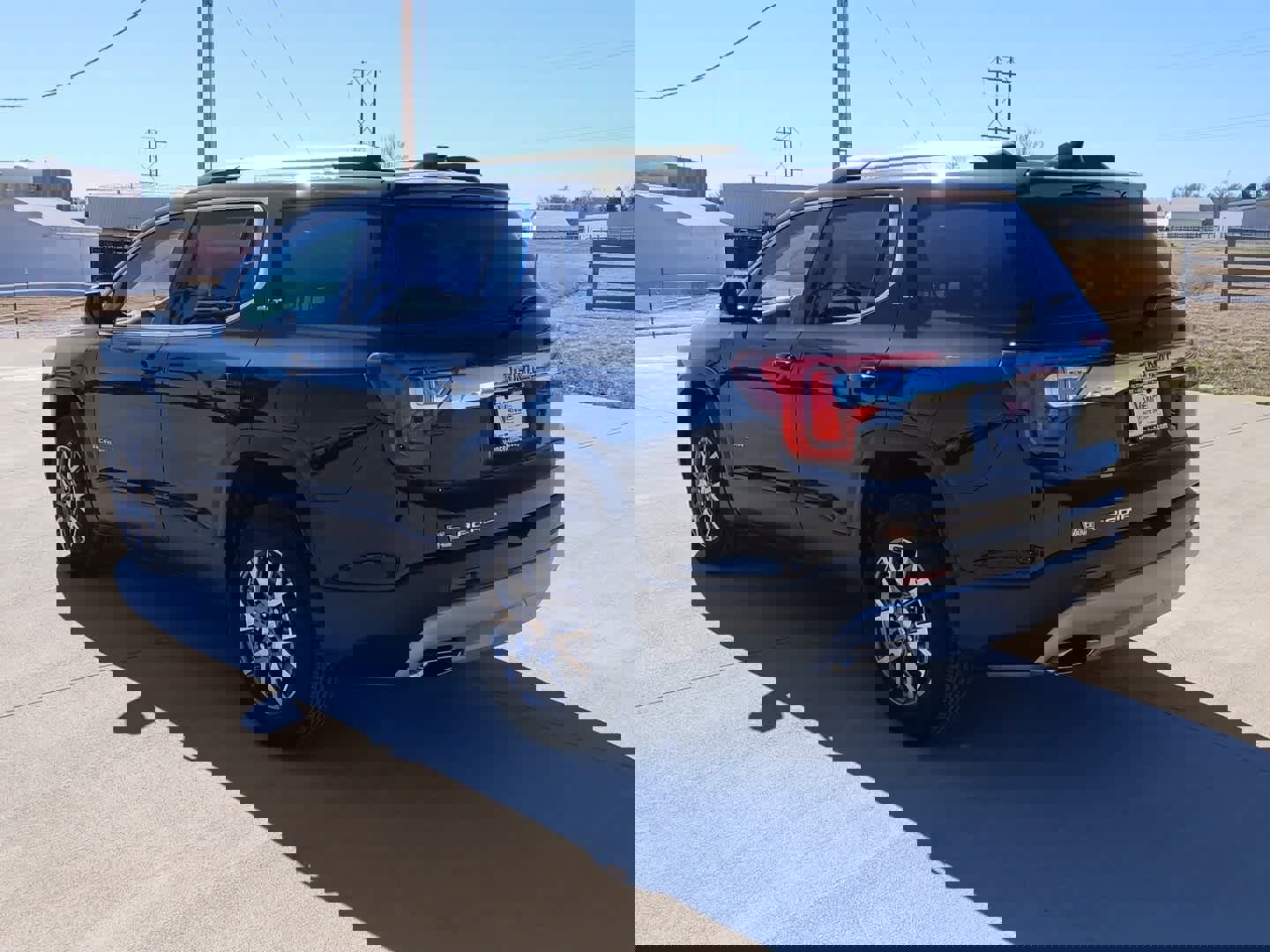 Used 2023 GMC Acadia SLT w/ Preferred Package image 4