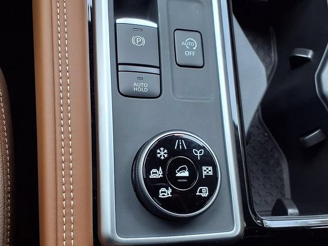 New 2026 Nissan Pathfinder Platinum AWD/4WD image 17