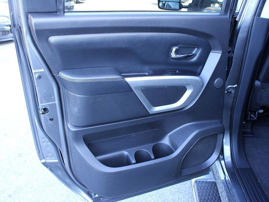 Used 2016 Nissan Titan SL image 19