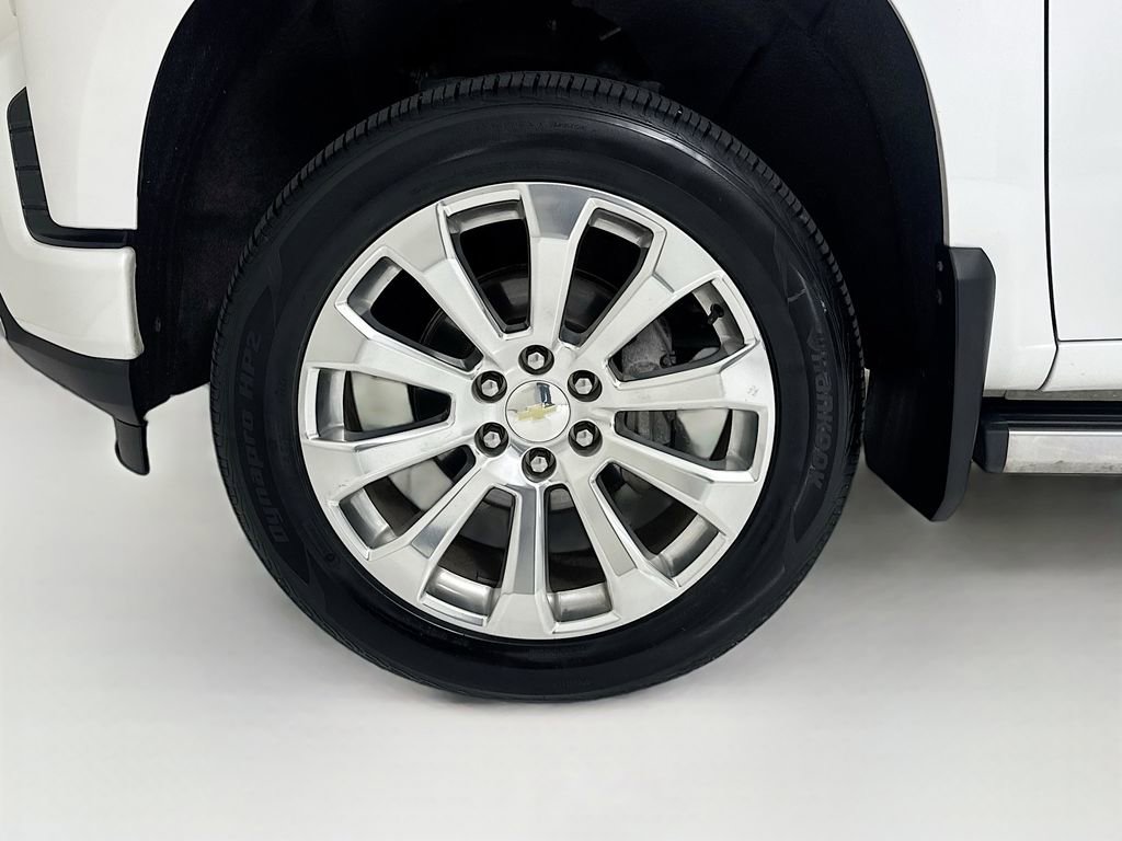 Used 2021 Chevrolet Silverado 1500 High Country w/ Technology Package image 32