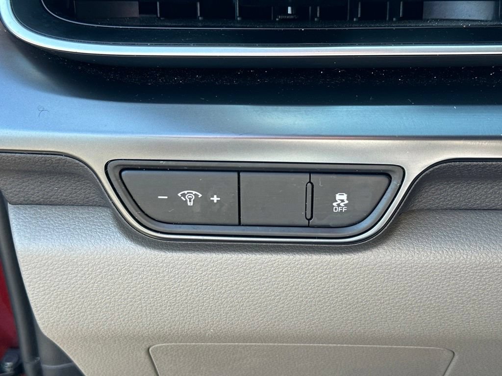 Used 2025 Kia Carnival FWD image 15
