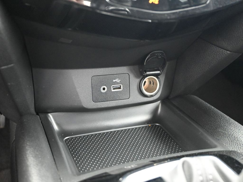 Used 2020 Nissan Rogue SV image 20