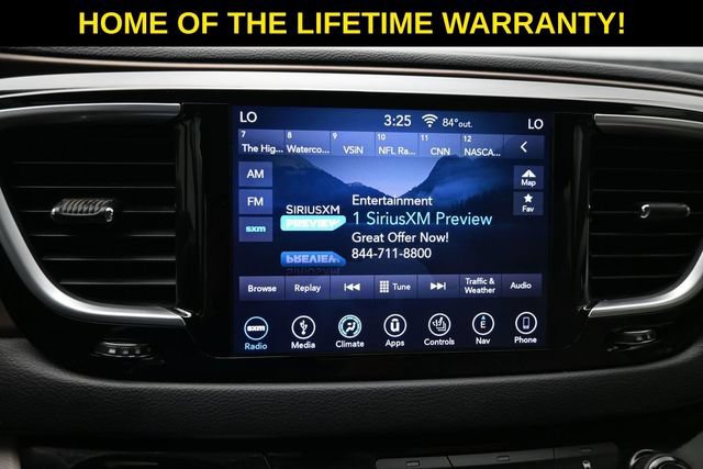 Used 2018 Chrysler Pacifica Touring-L Plus FWD image 25