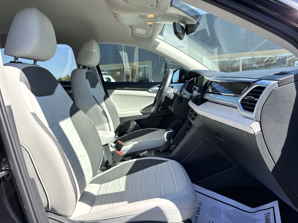 Used 2025 Volkswagen Taos SE image 26