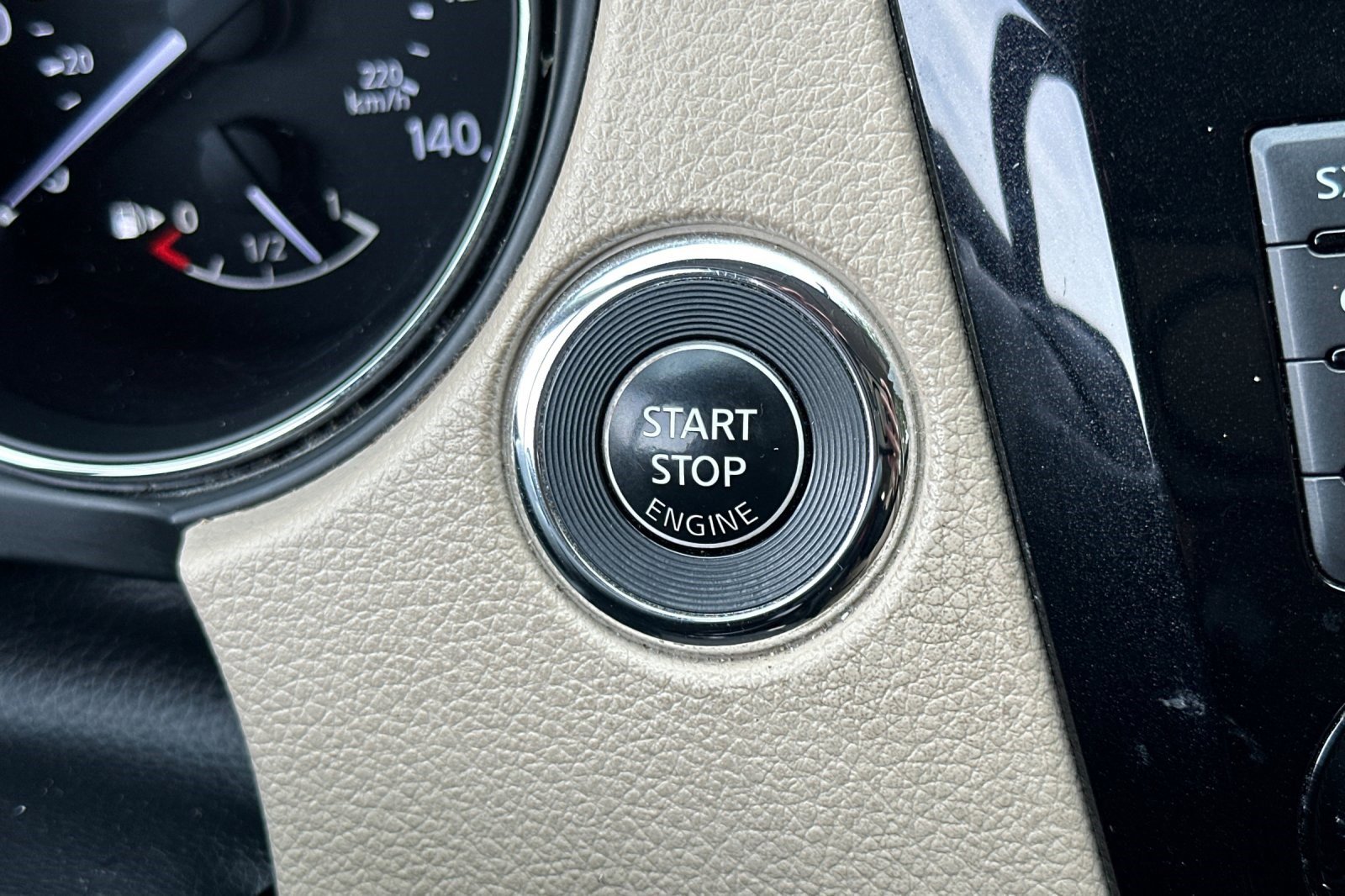 Used 2016 Nissan Rogue SV w/ SV Premium Package image 29