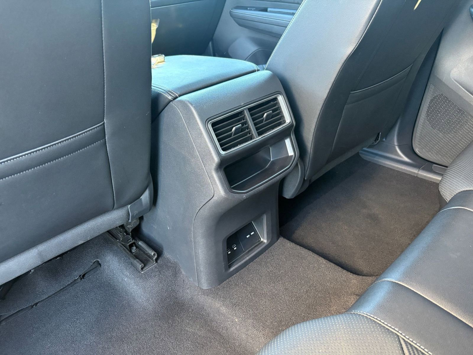 Used 2025 Volkswagen Atlas Cross Sport SE image 24