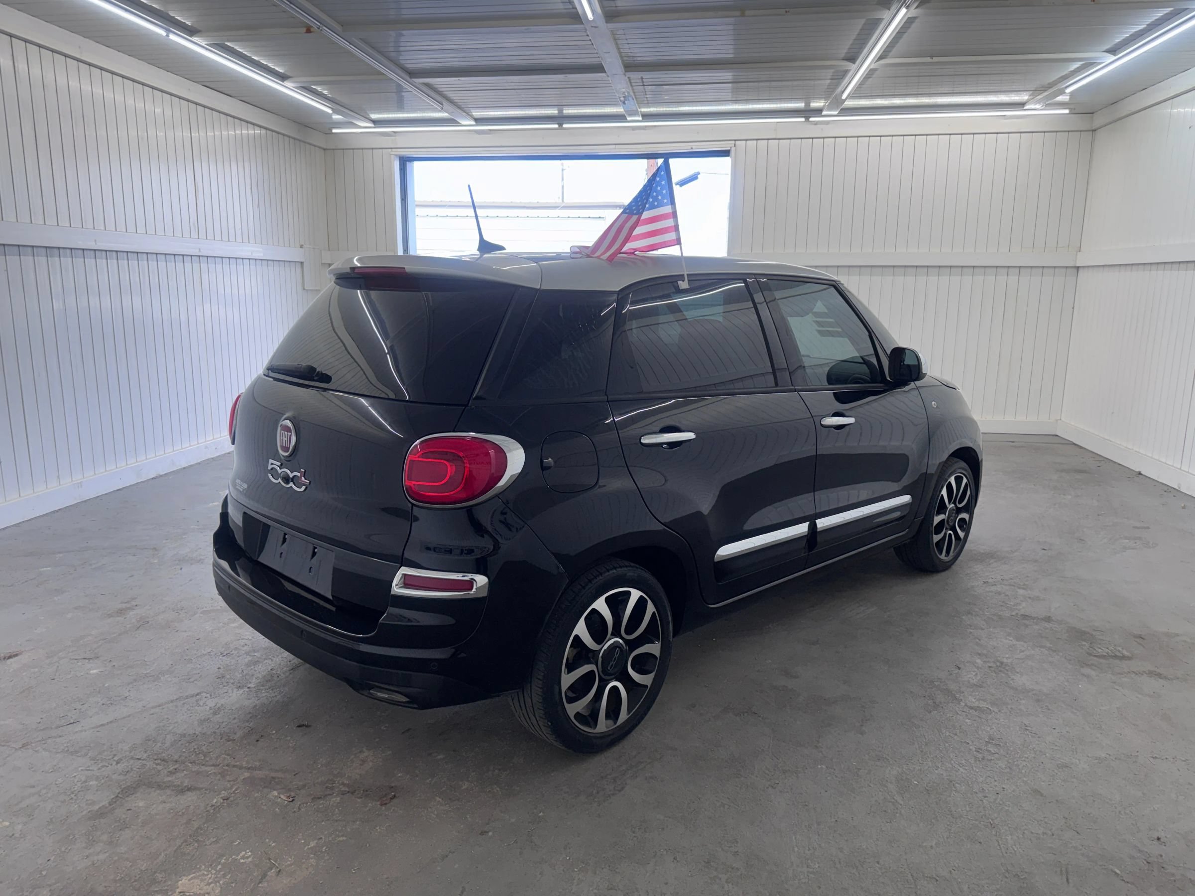 Used 2019 FIAT 500L Lounge w/ Graphite Edition FWD image 5