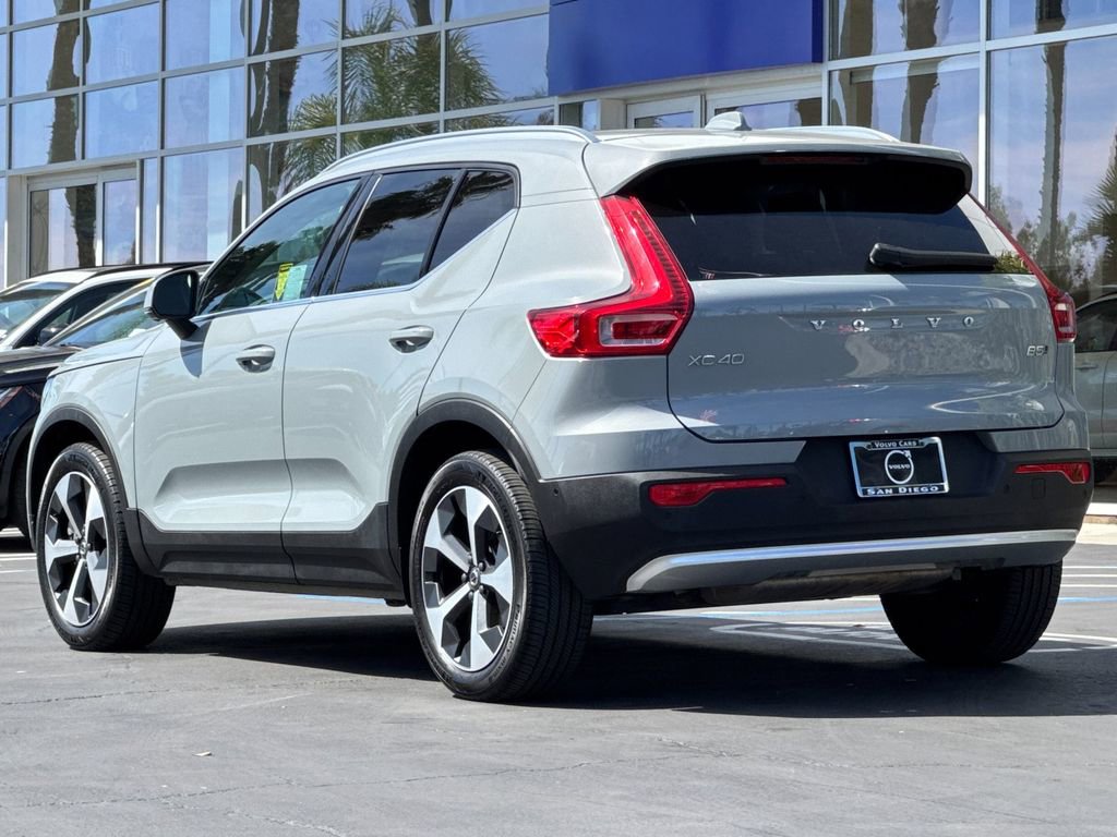 Certified 2025 Volvo XC40 B5 Plus image 3