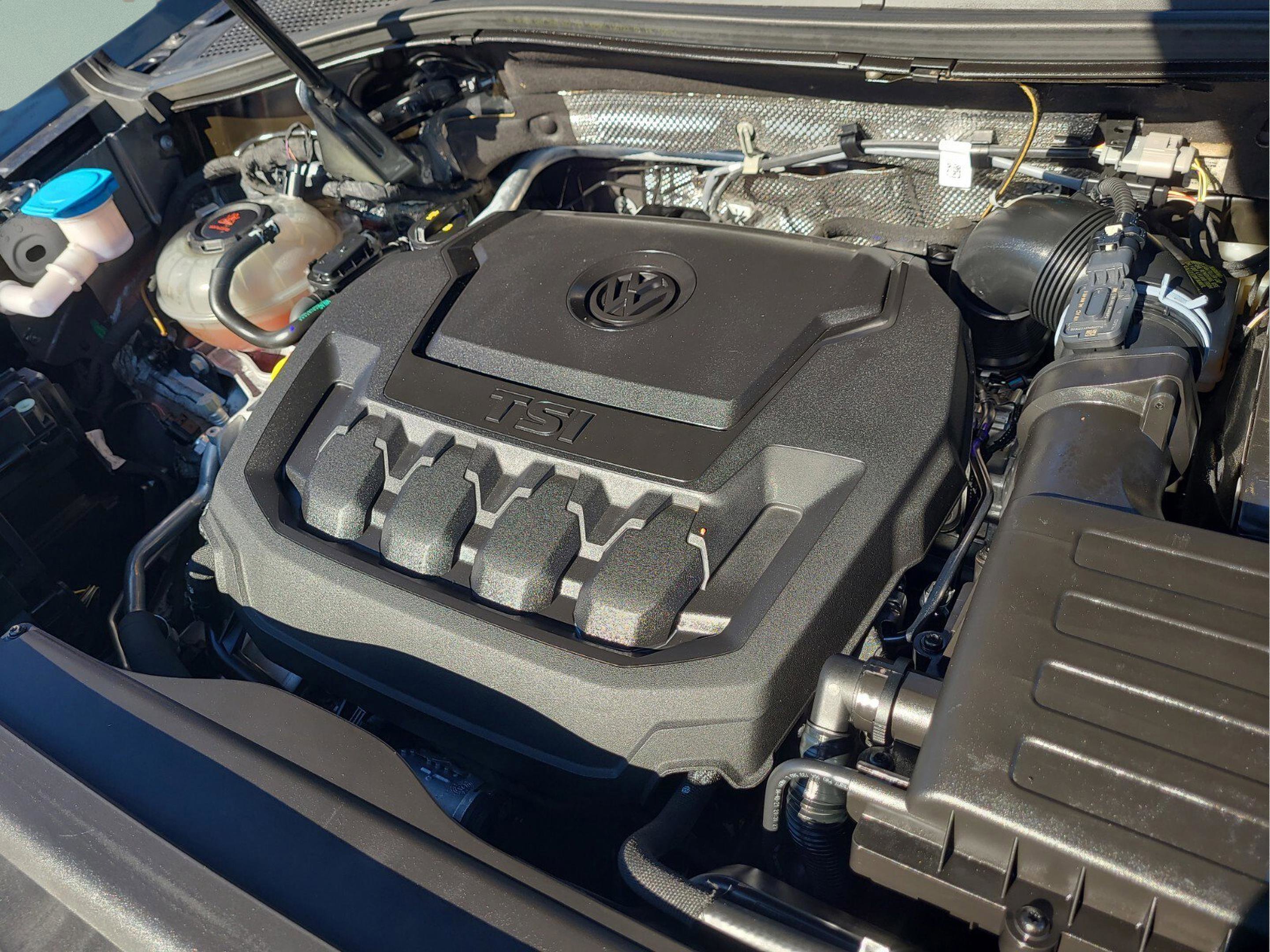 Used 2023 Volkswagen Tiguan SE R-Line image 24