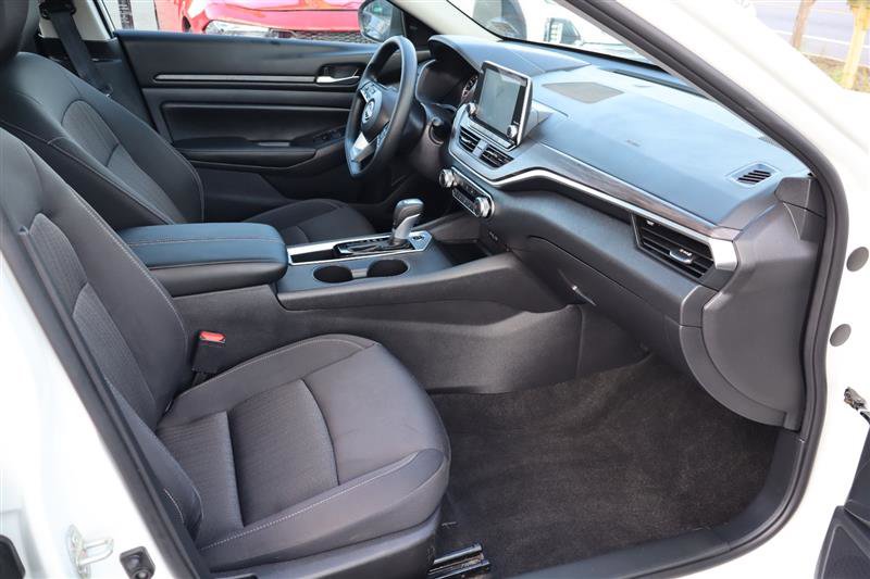 Used 2025 Nissan Altima 2.5 SV image 14