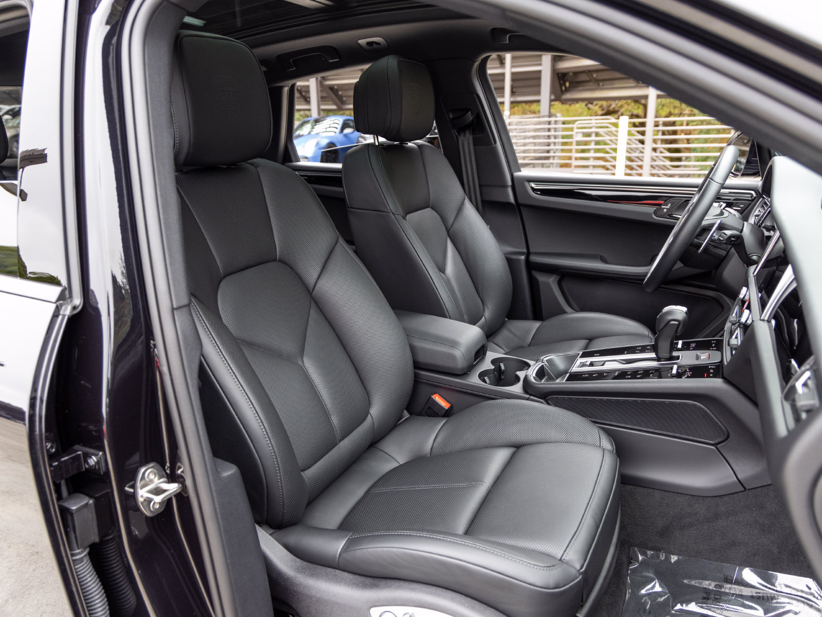 Used 2026 Porsche Macan AWD/4WD image 63