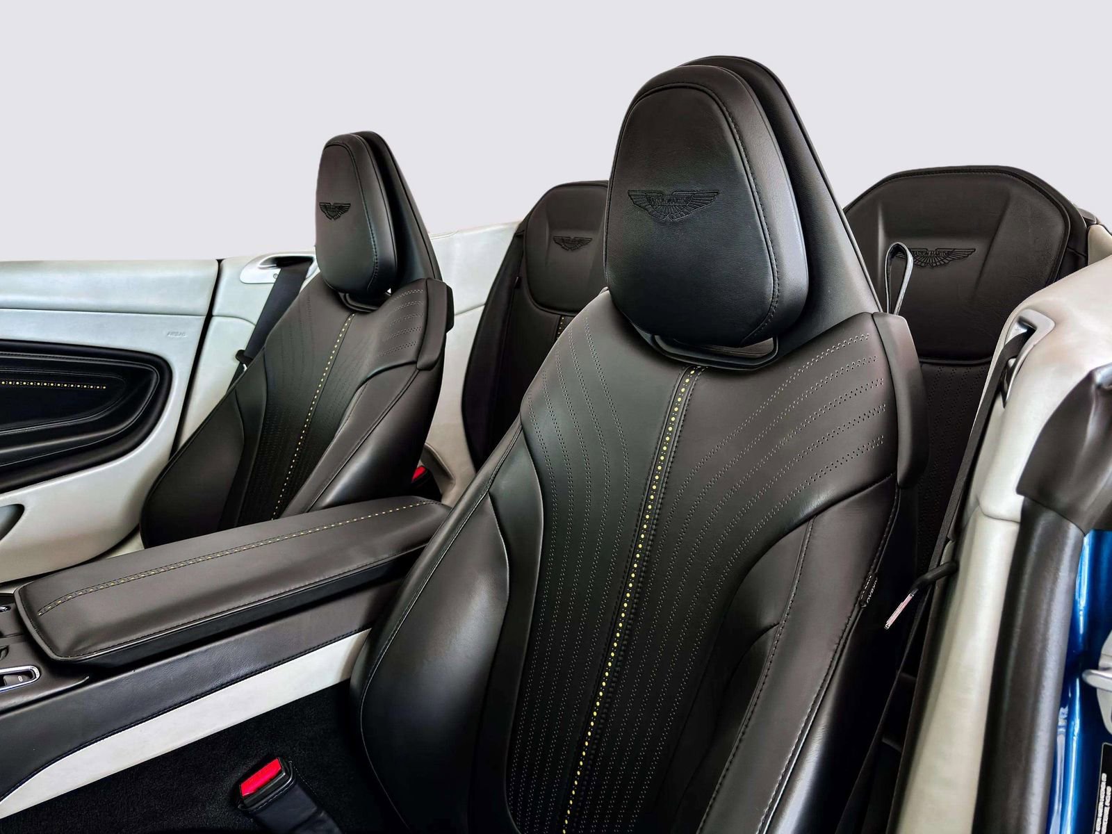 Used 2021 Aston Martin DB11 Volante image 18