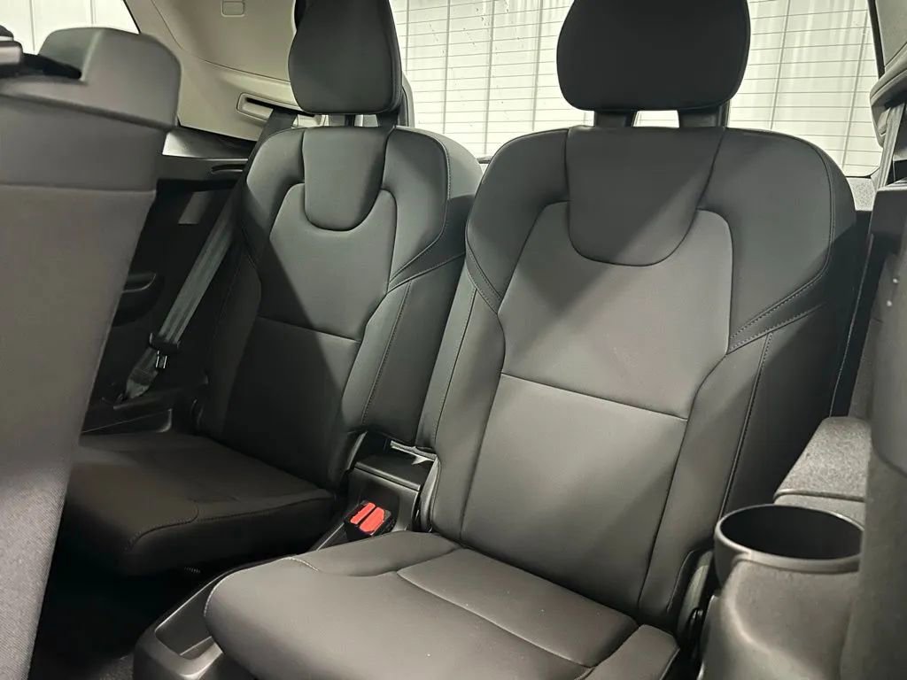 Used 2025 Volvo XC90 B6 Plus AWD/4WD image 19