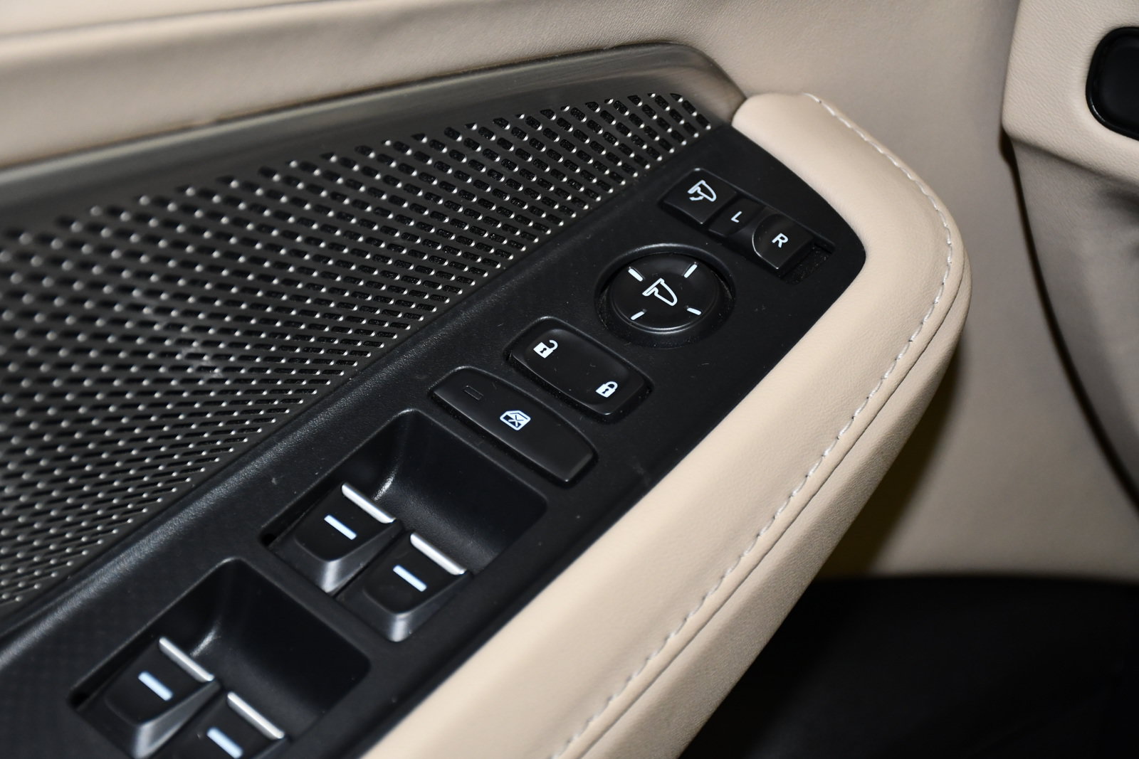 Certified 2024 Acura MDX SH-AWD w/ Technology Package image 33