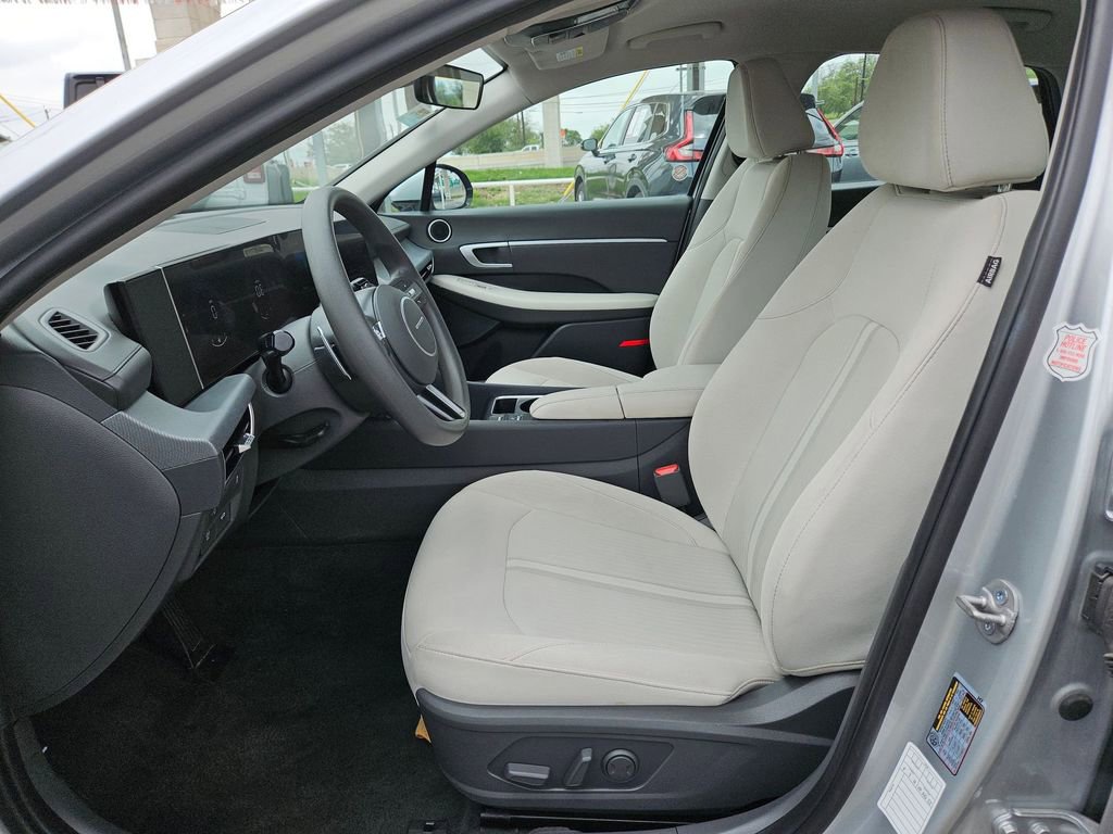 Used 2025 Hyundai Sonata SEL FWD image 11