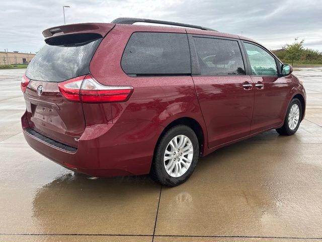 Used 2017 Toyota Sienna XLE FWD image 6