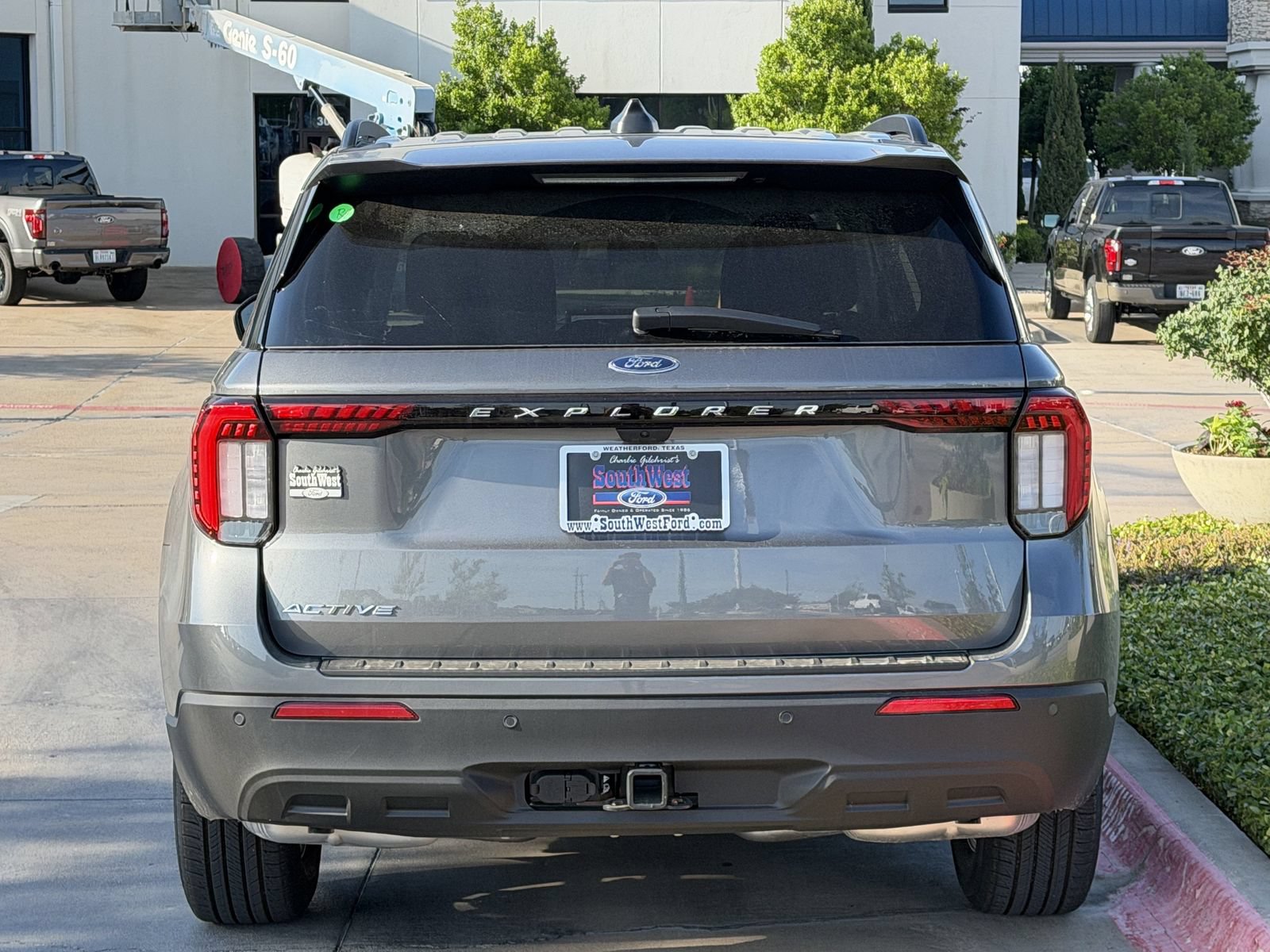 New 2026 Ford Explorer Active RWD image 5