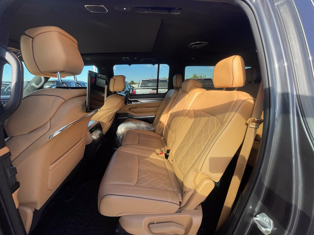 Used 2023 Jeep Grand Wagoneer L Series III w/ Rear Seat Video Group 1 AWD/4WD image 22