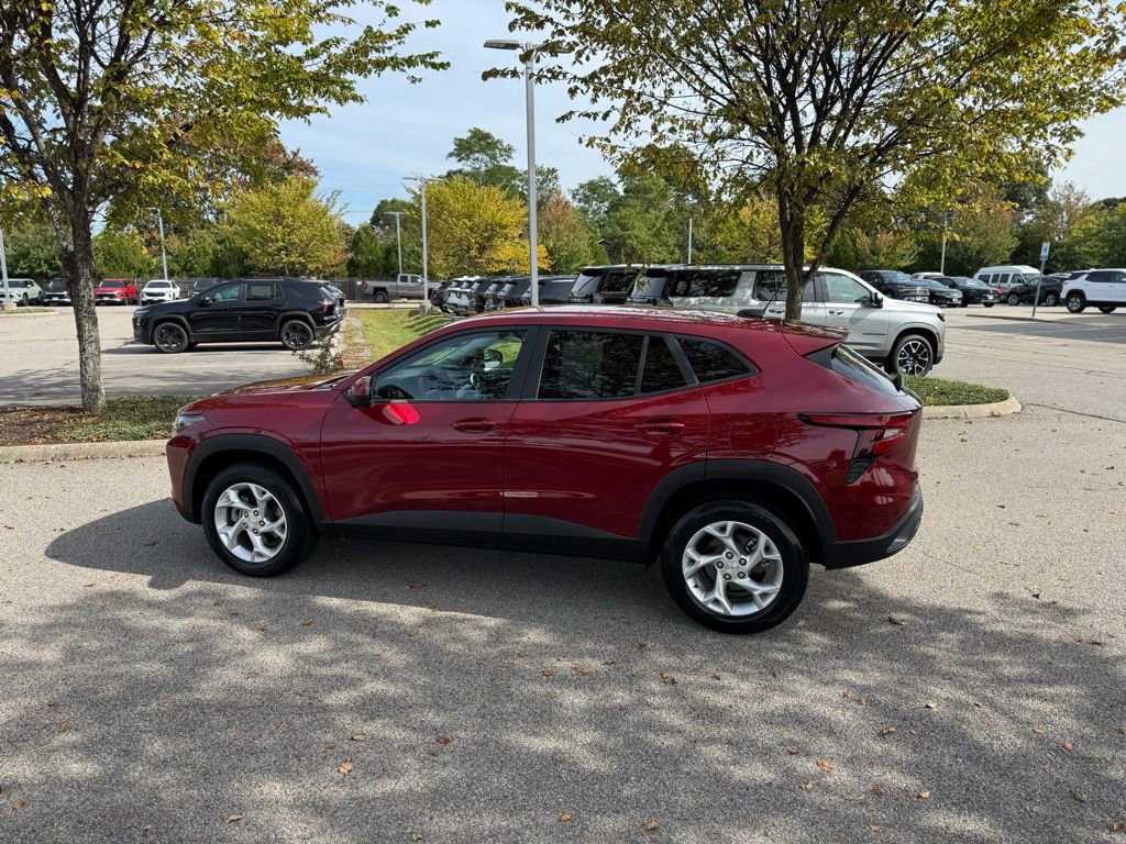 Used 2025 Chevrolet Trax LS w/ LS Convenience Package image 8