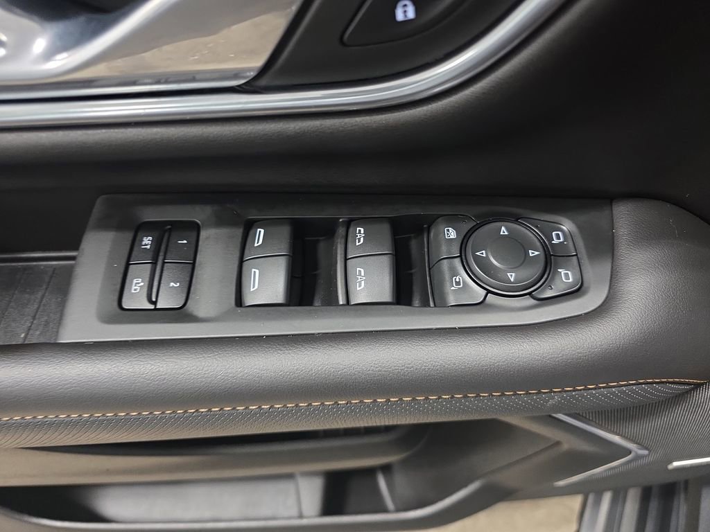 Used 2021 GMC Yukon XL AT4 image 28