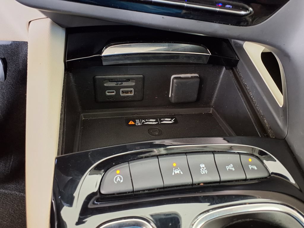 Used 2022 Buick Envision Avenir w/ Technology Package II FWD image 34