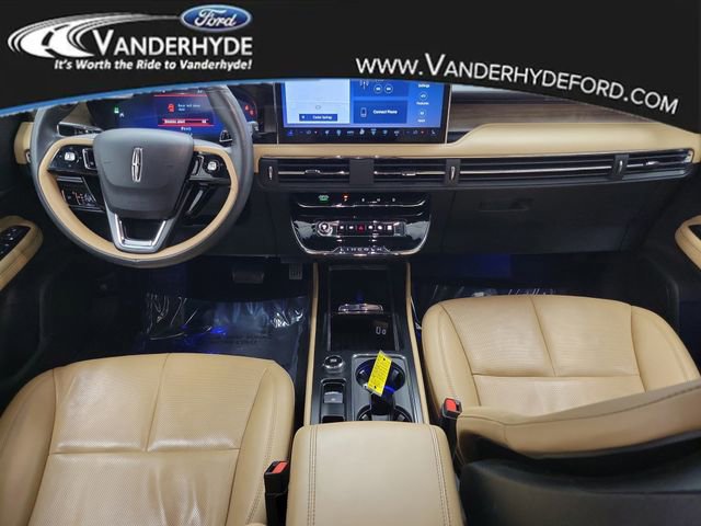 Used 2023 Lincoln Corsair Reserve w/ Equipment Group 201A image 11