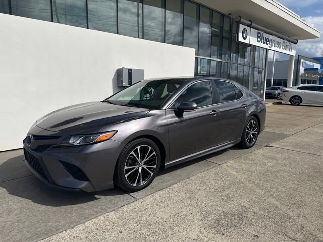 Used 2019 Toyota Camry SE w/ Sunroof Package image 1