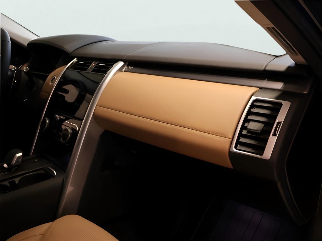 Certified 2025 Land Rover Discovery Metropolitan Edition image 22