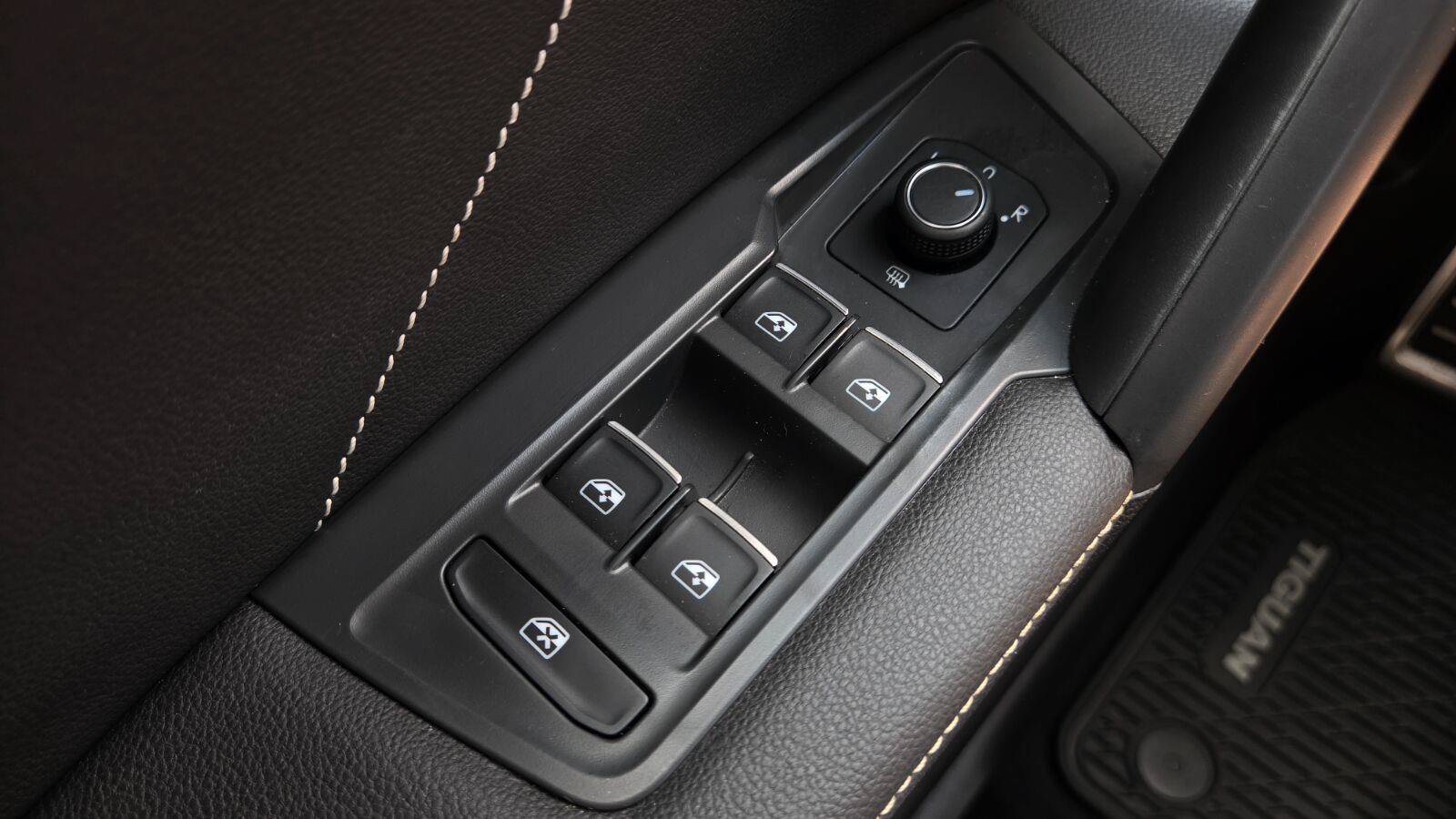 Used 2023 Volkswagen Tiguan SE R-Line FWD image 19