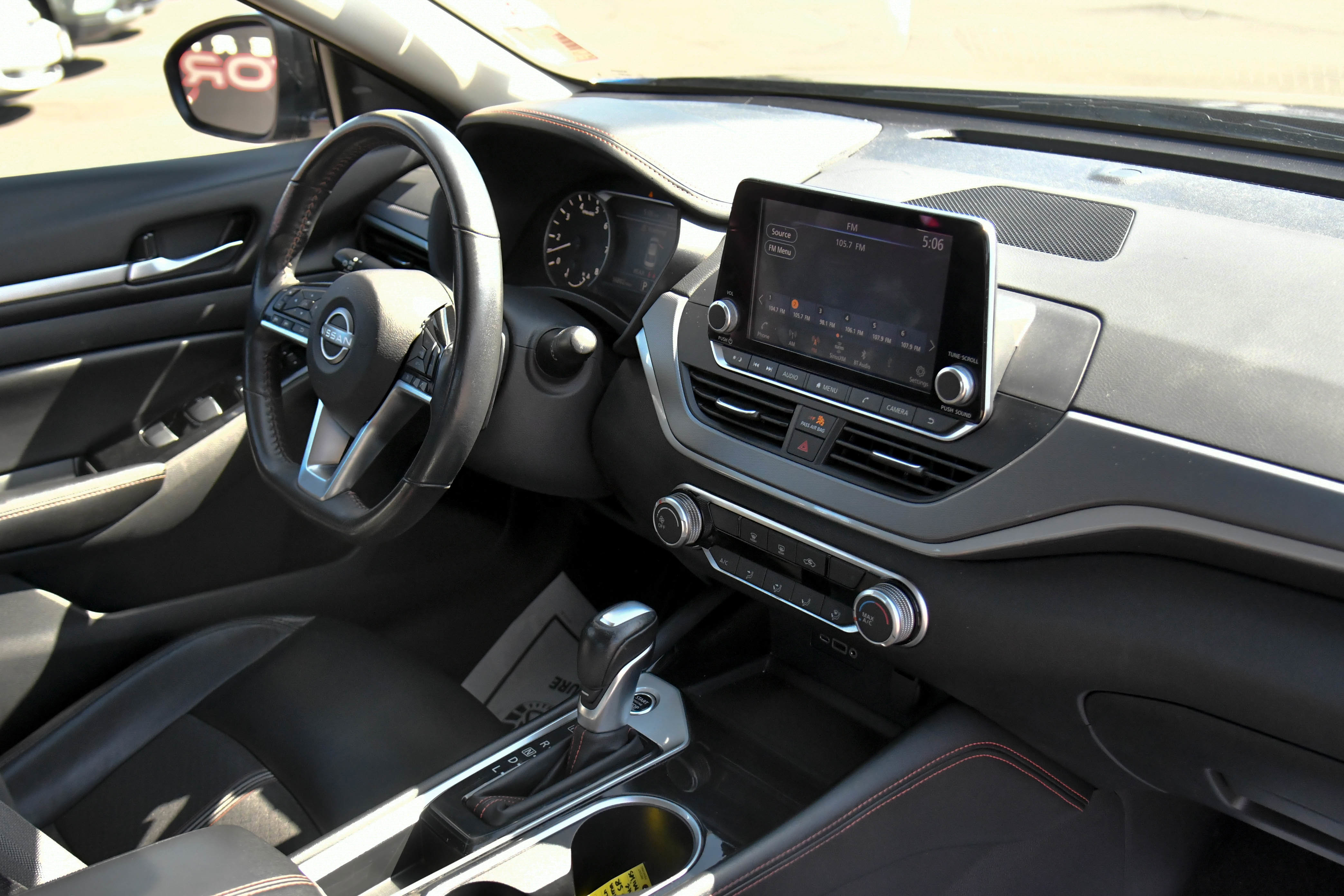 Used 2024 Nissan Altima 2.5 SR FWD image 39