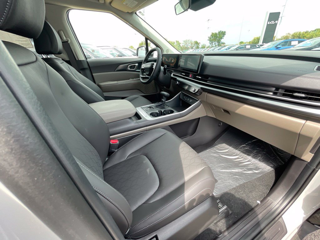 New 2027 Kia Carnival FWD image 29