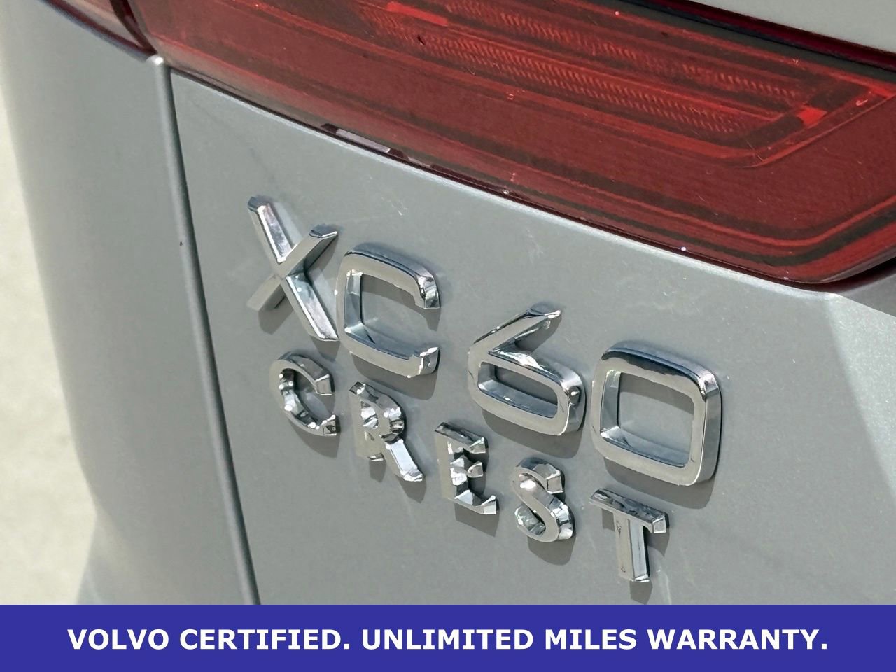 Certified 2025 Volvo XC60 B5 Core AWD/4WD image 11