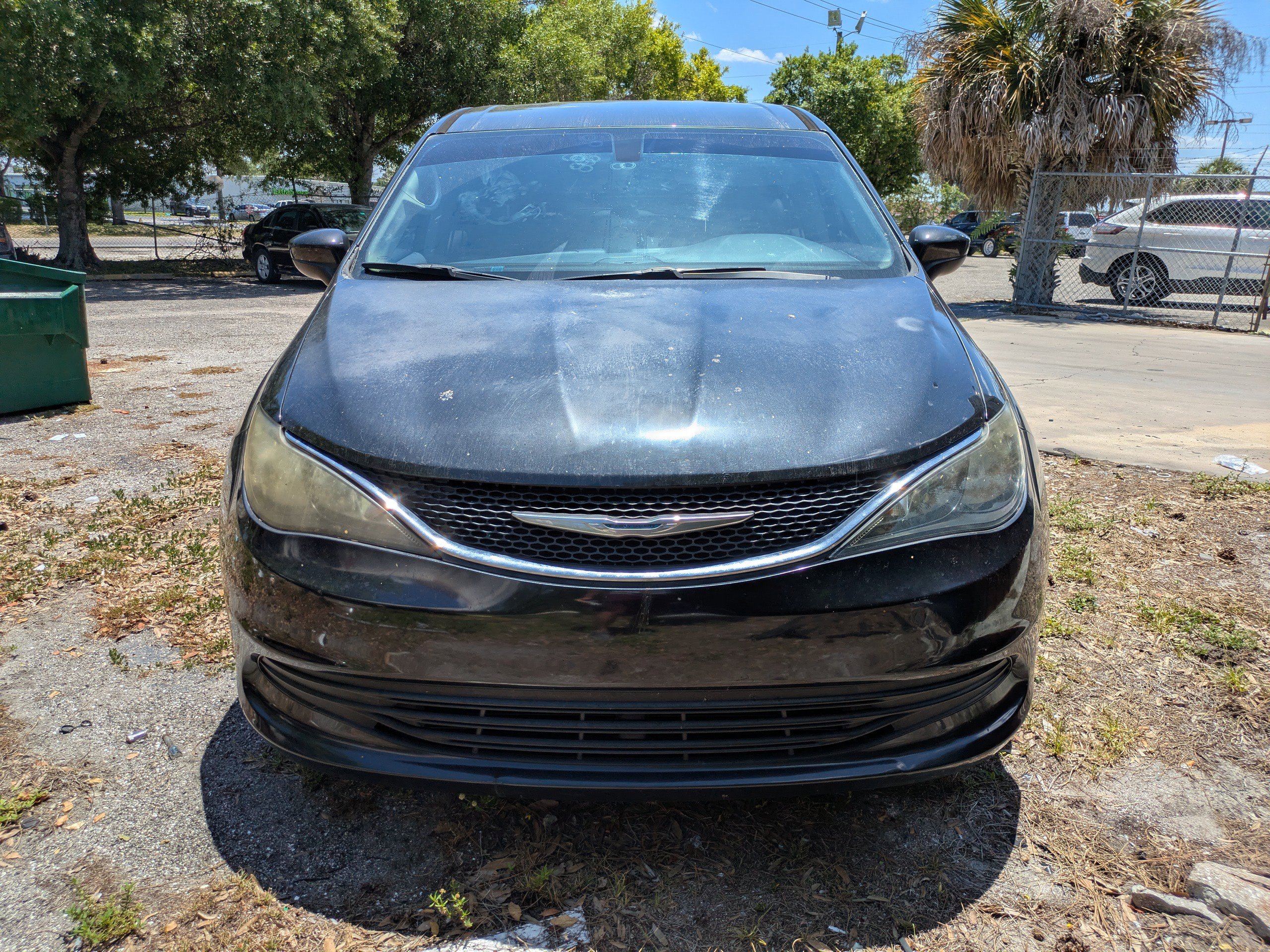 Used 2017 Chrysler Pacifica Touring FWD image 3