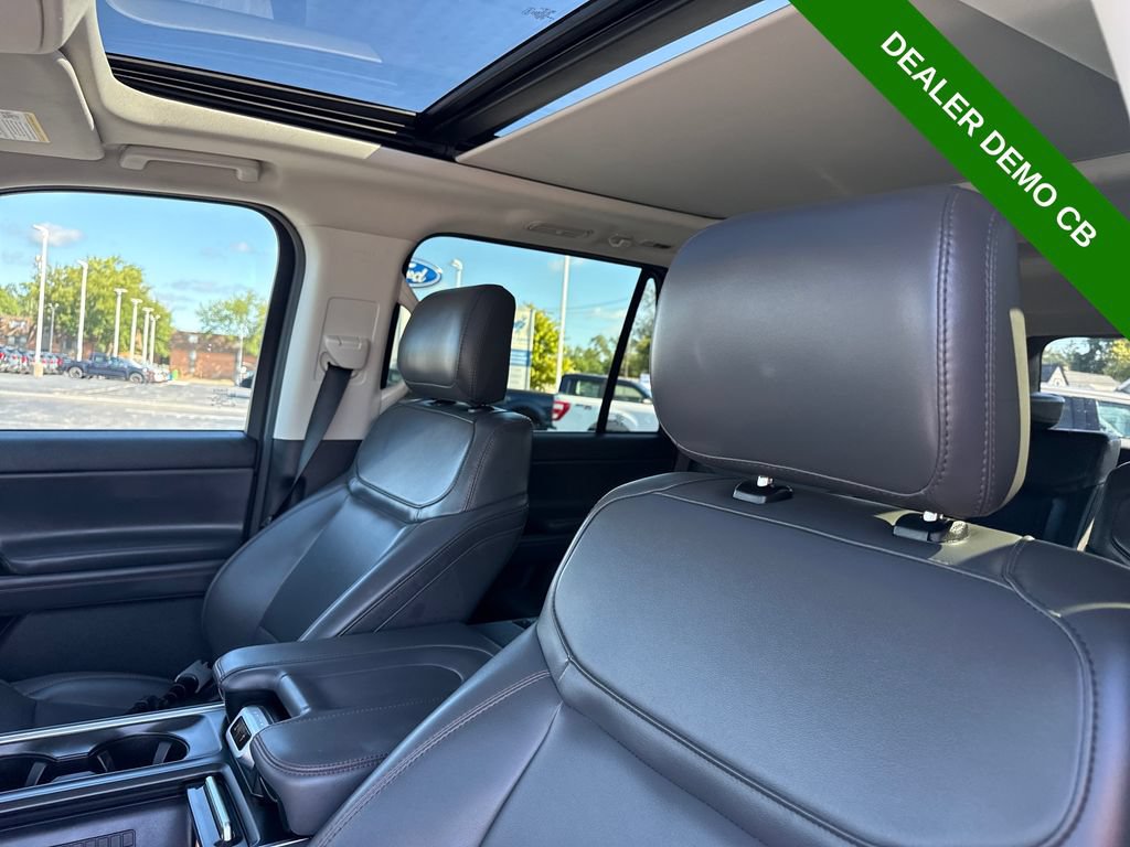 Used 2025 Ford Expedition Active AWD/4WD image 29