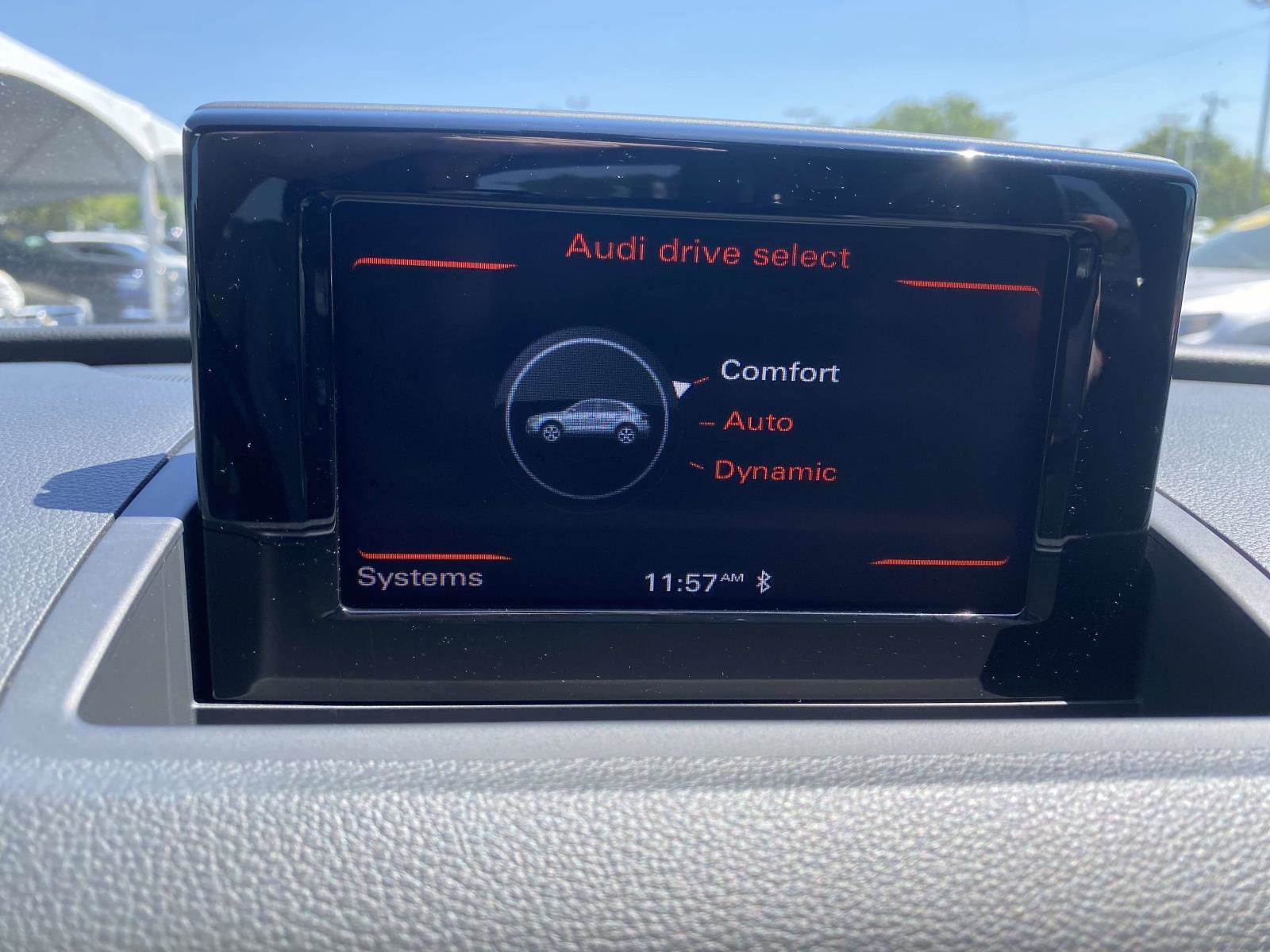 Used 2018 Audi Q3 2.0T Premium Plus w/ Premium Plus Package FWD image 25