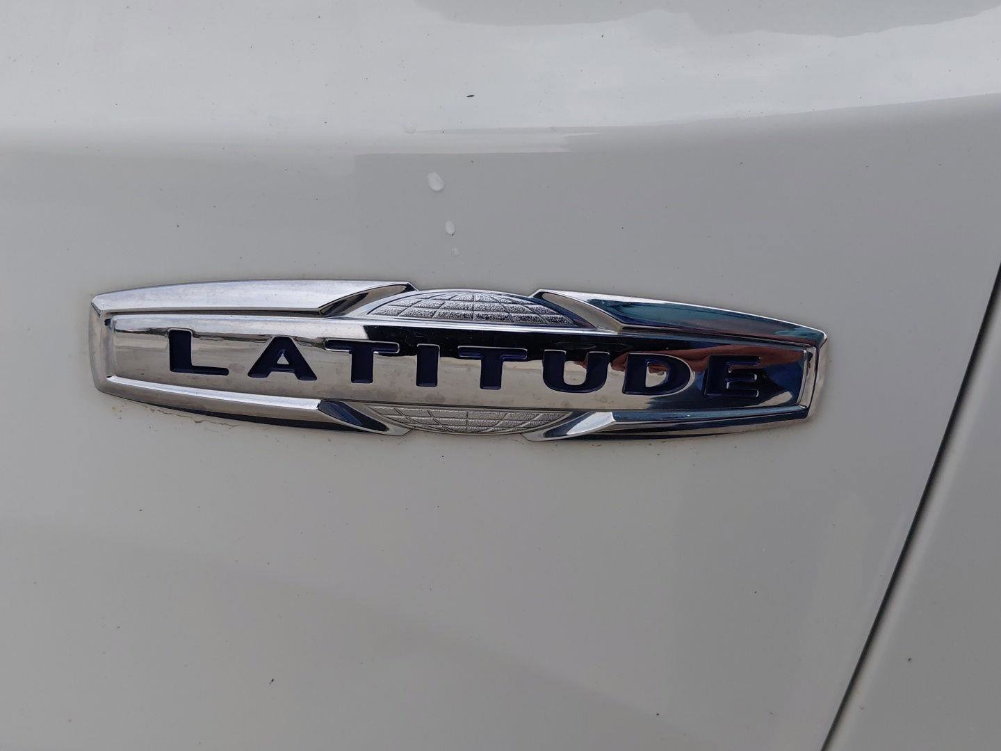 Used 2020 Jeep Renegade Latitude w/ Cold Weather Group AWD/4WD image 19