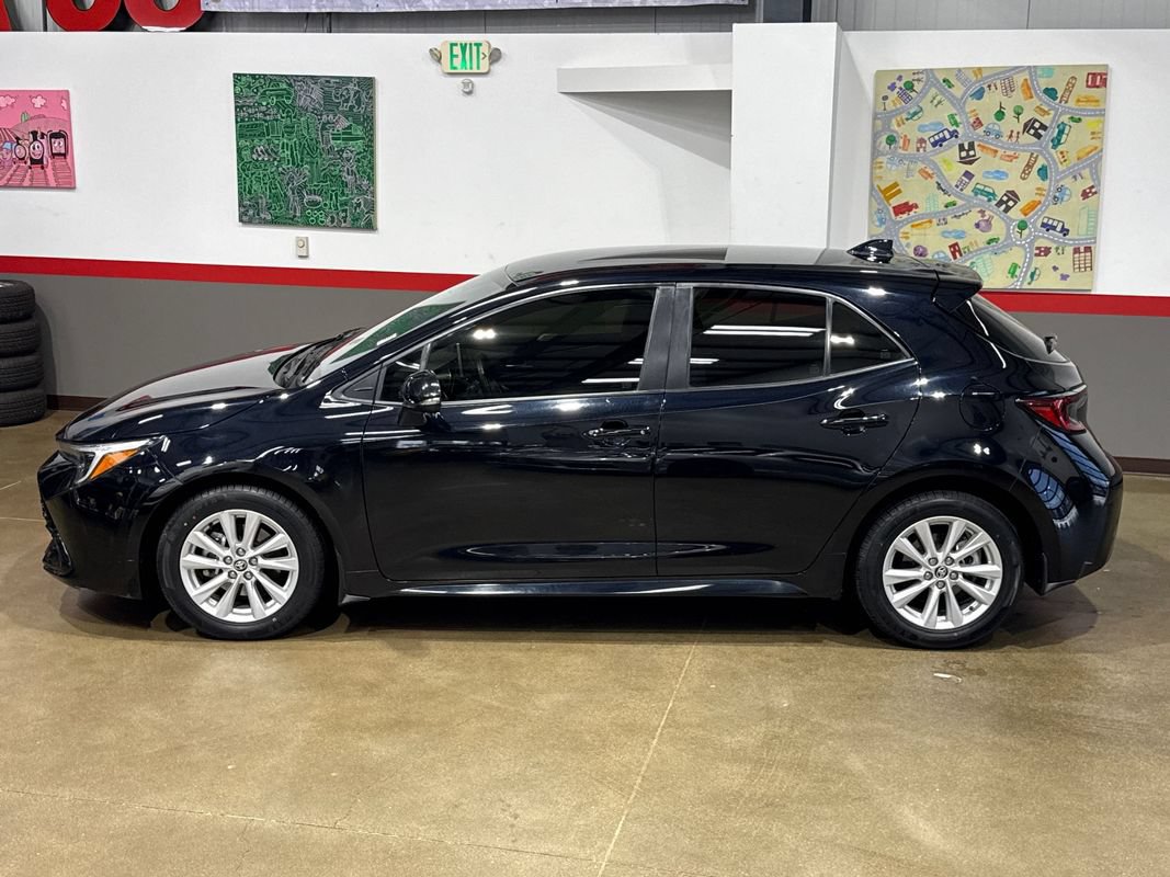 Used 2023 Toyota Corolla SE w/ SE Premium Package FWD image 4
