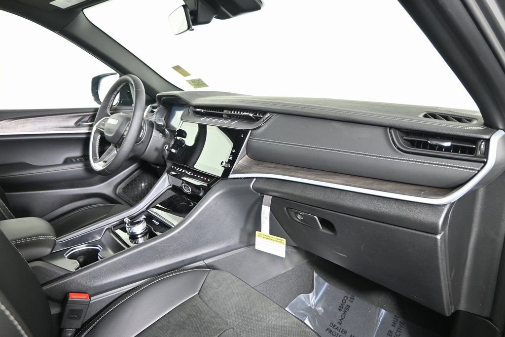 New 2026 Jeep Grand Cherokee Laredo image 14