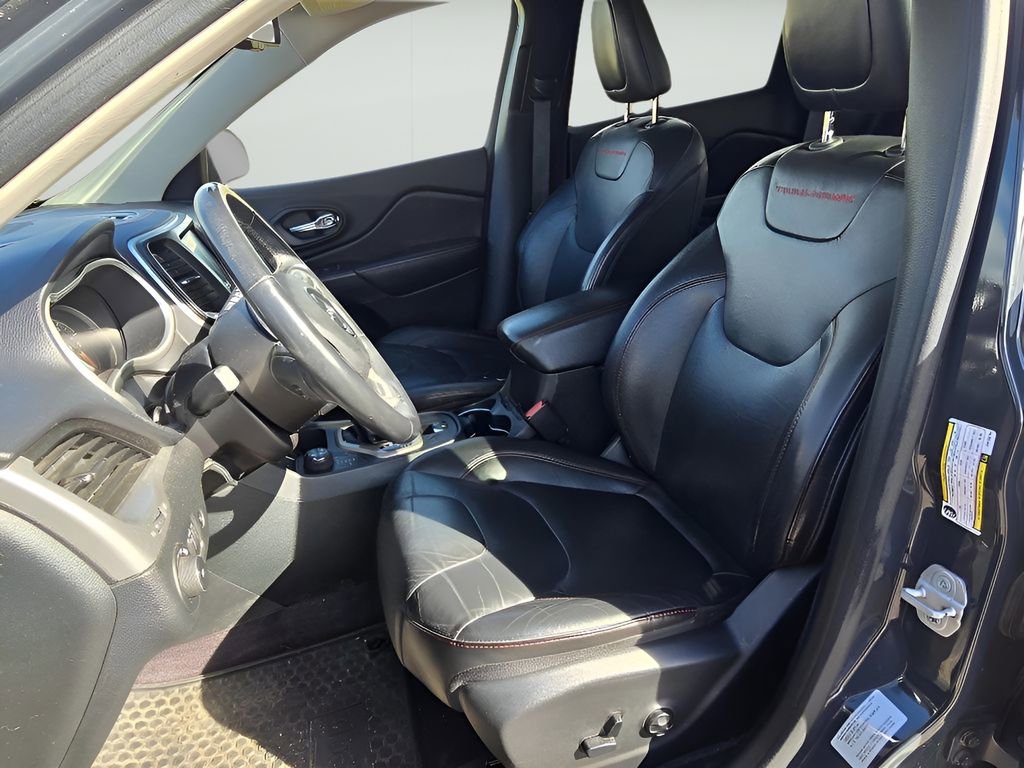Used 2016 Jeep Cherokee Trailhawk w/ Comfort/Convenience Group image 13