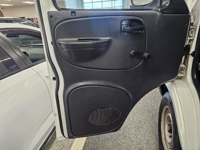 Used 2001 Dodge B2500 Passenger RWD image 16